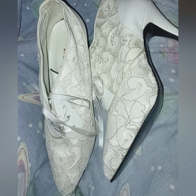 Vintage 1980s Two Lips White Lace Booties